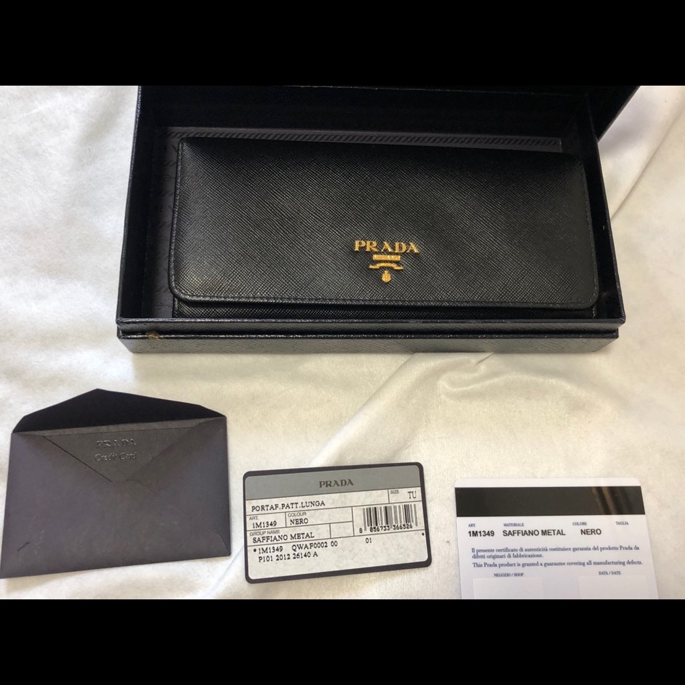 USED PRADA AUTHENTIC Long Wallet  (Saffiano)